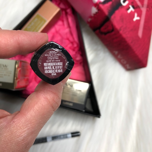 Avon Woman's Makeup Beauty Box - Picture 4 of 4